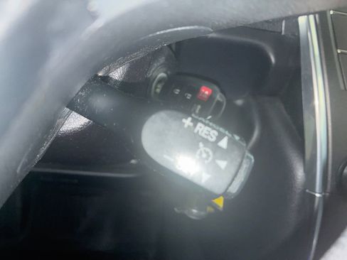 Used 2017 Toyota Camry SE image 30