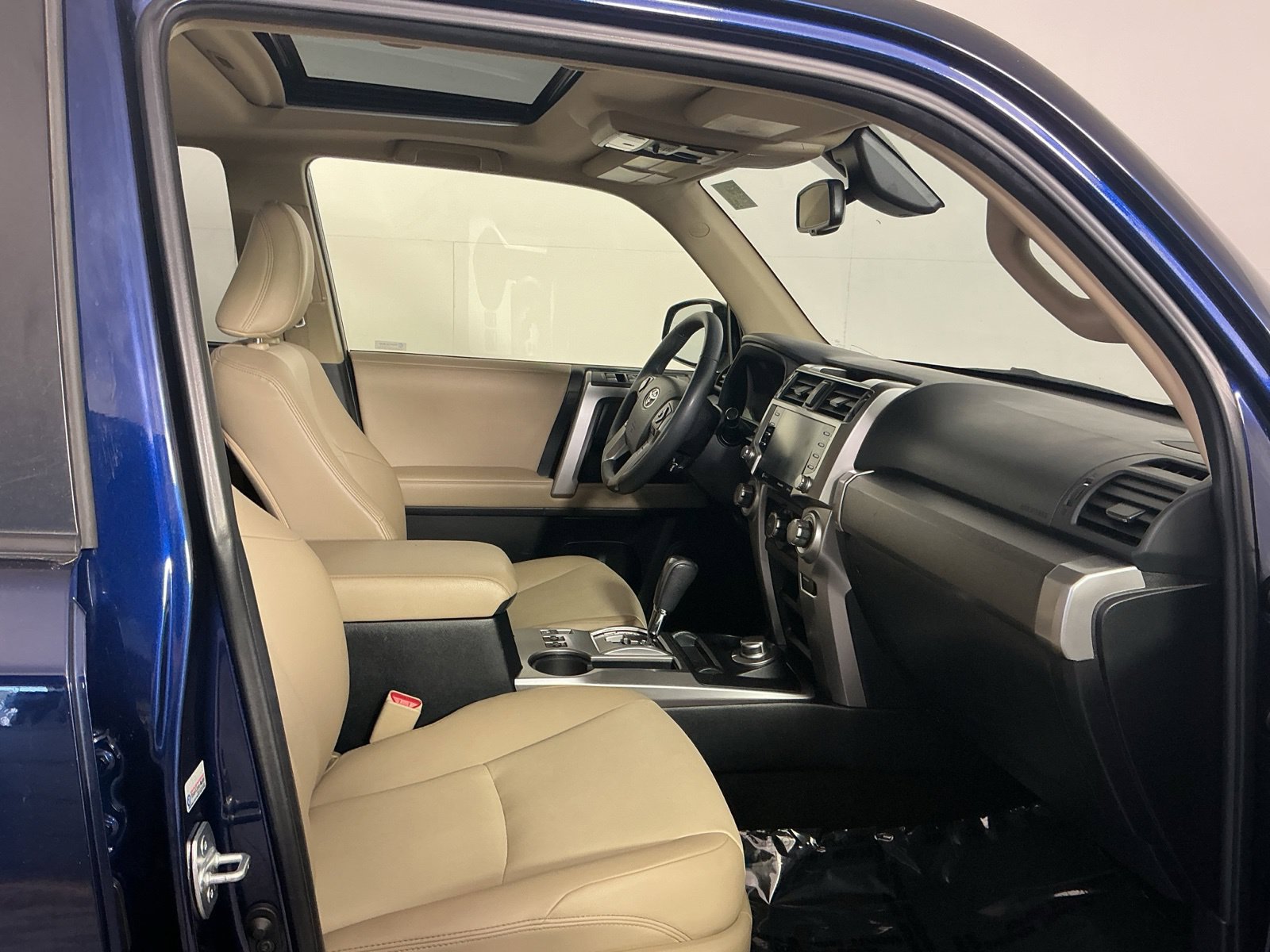 Used 2020 Toyota 4Runner SR5 Premium w/ Moonroof Package AWD/4WD image 20