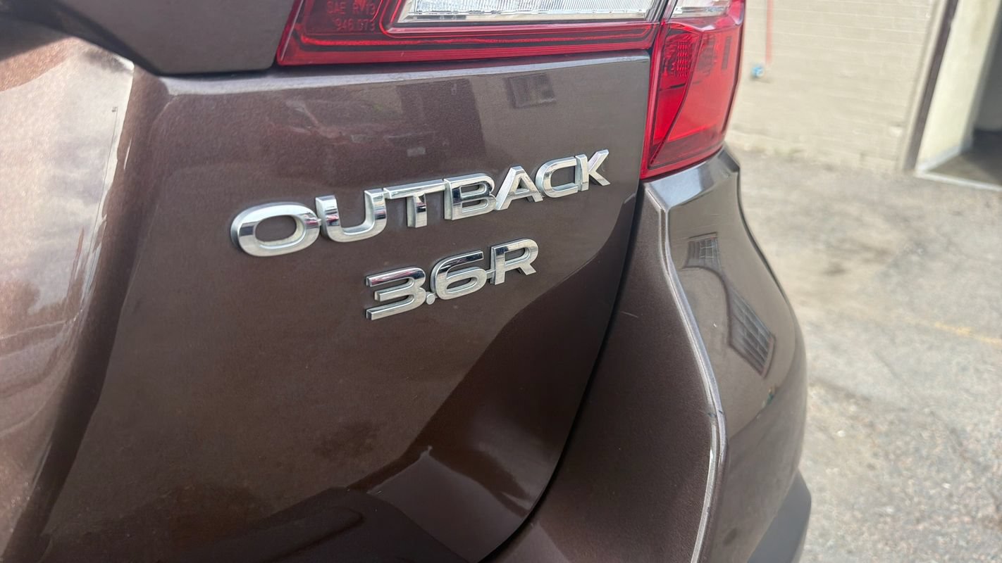 Used 2019 Subaru Outback 3.6R Touring AWD/4WD image 28