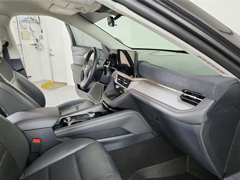 Used 2025 Ford Explorer Active w/ Active Comfort Package AWD/4WD image 28