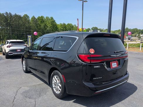 Used 2022 Chrysler Pacifica Touring-L w/ Uconnect Theater Family Group FWD image 7