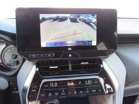 Used 2024 Toyota Venza XLE AWD/4WD image 25