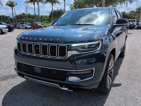 Used 2024 Jeep Wagoneer Series III w/ Premium Group I AWD/4WD image 9