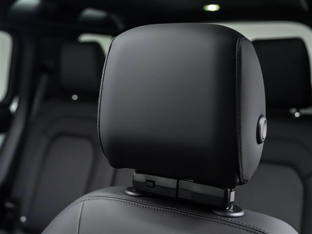 New 2026 Land Rover Defender 110 X-Dynamic SE AWD/4WD image 15