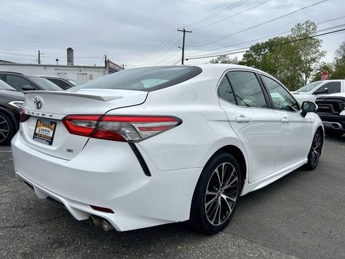 Used 2018 Toyota Camry SE FWD image 5