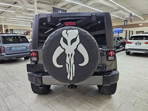 Used 2017 Jeep Wrangler Unlimited Sahara w/ Connectivity Group image 7