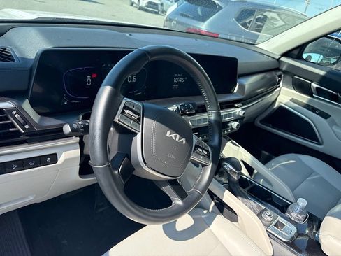 Used 2025 Kia Telluride S FWD image 4