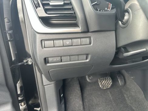 Used 2022 Nissan Rogue SV AWD/4WD image 18
