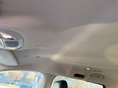 Used 2023 Chrysler Pacifica Touring-L image 23