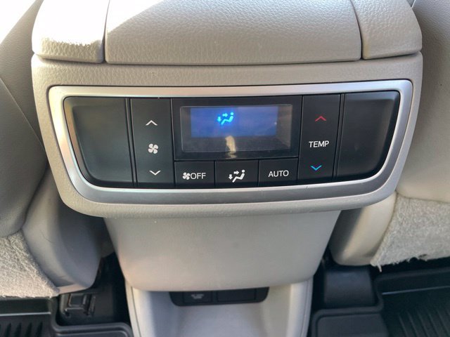 Used 2019 Toyota Highlander XLE AWD/4WD image 23