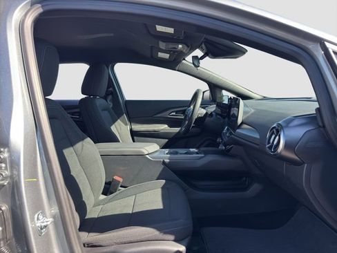 New 2026 Chevrolet Equinox EV LT w/ Comfort Package image 17