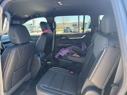 Used 2025 GMC Acadia Denali w/ Super Cruise Package image 7