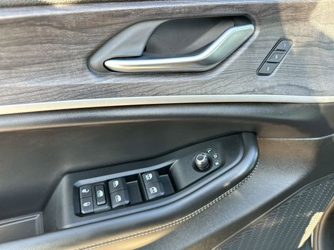 Used 2025 Jeep Grand Cherokee Limited RWD image 13