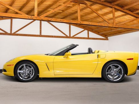 Used 2006 Chevrolet Corvette Convertible w/ Preferred Equipment Group RWD image 2