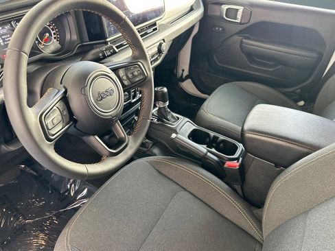 Used 2024 Jeep Gladiator Sport image 4