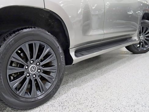 Used 2023 Lexus GX 460 Premium w/ Accessory Package image 12