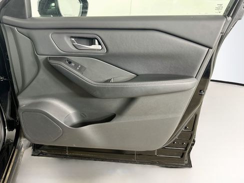 Used 2025 Nissan Rogue SV AWD/4WD image 31