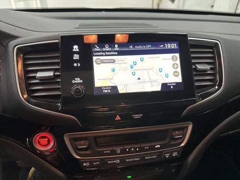 Used 2019 Honda Pilot Touring image 11