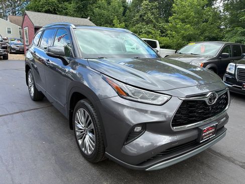 Used 2021 Toyota Highlander Platinum AWD/4WD image 3
