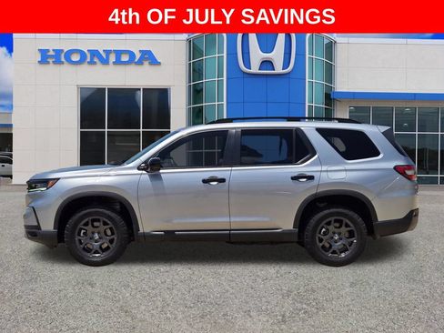 Used 2023 Honda Pilot TrailSport image 6