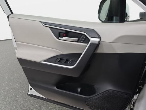 Certified 2020 Toyota RAV4 XLE Premium AWD/4WD image 23
