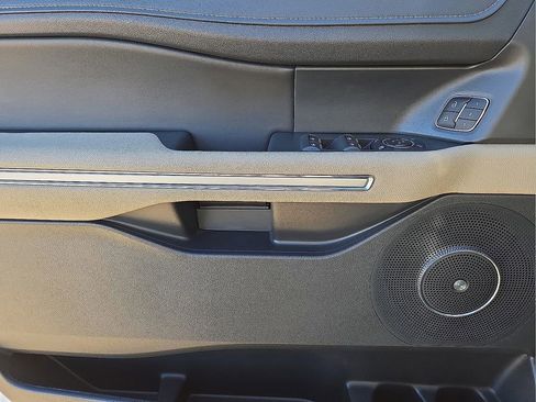 Used 2024 Ford Expedition Limited image 21