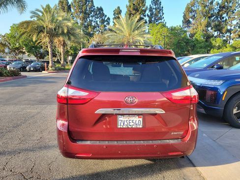 Used 2017 Toyota Sienna FWD image 4