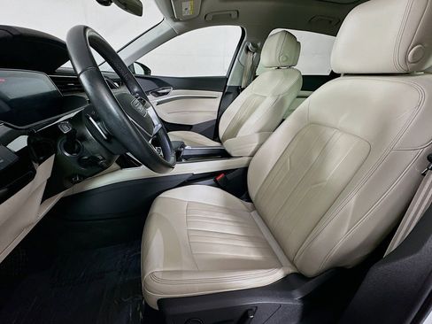 Used 2024 Audi Q8 e-tron Premium image 18