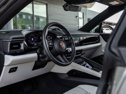 Certified 2025 Porsche Macan 4 Electric AWD/4WD image 4