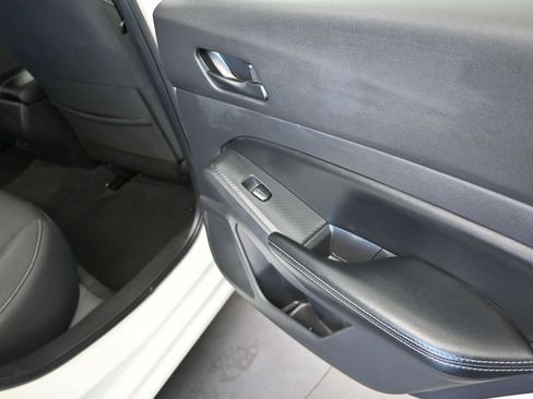 Used 2025 Nissan Altima 2.5 SV FWD image 21