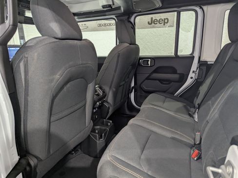 Used 2026 Jeep Wrangler Unlimited Sahara image 11
