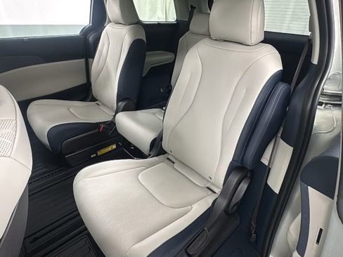 New 2026 Kia Carnival EX FWD image 12