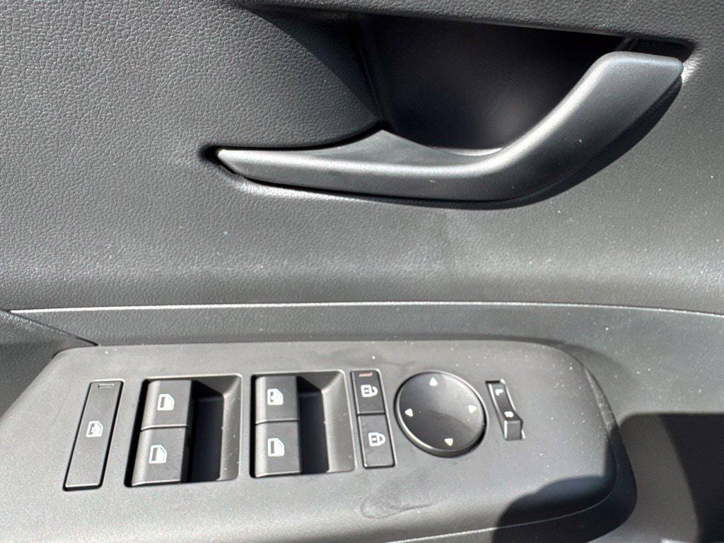 New 2027 Hyundai Kona SE AWD/4WD image 11