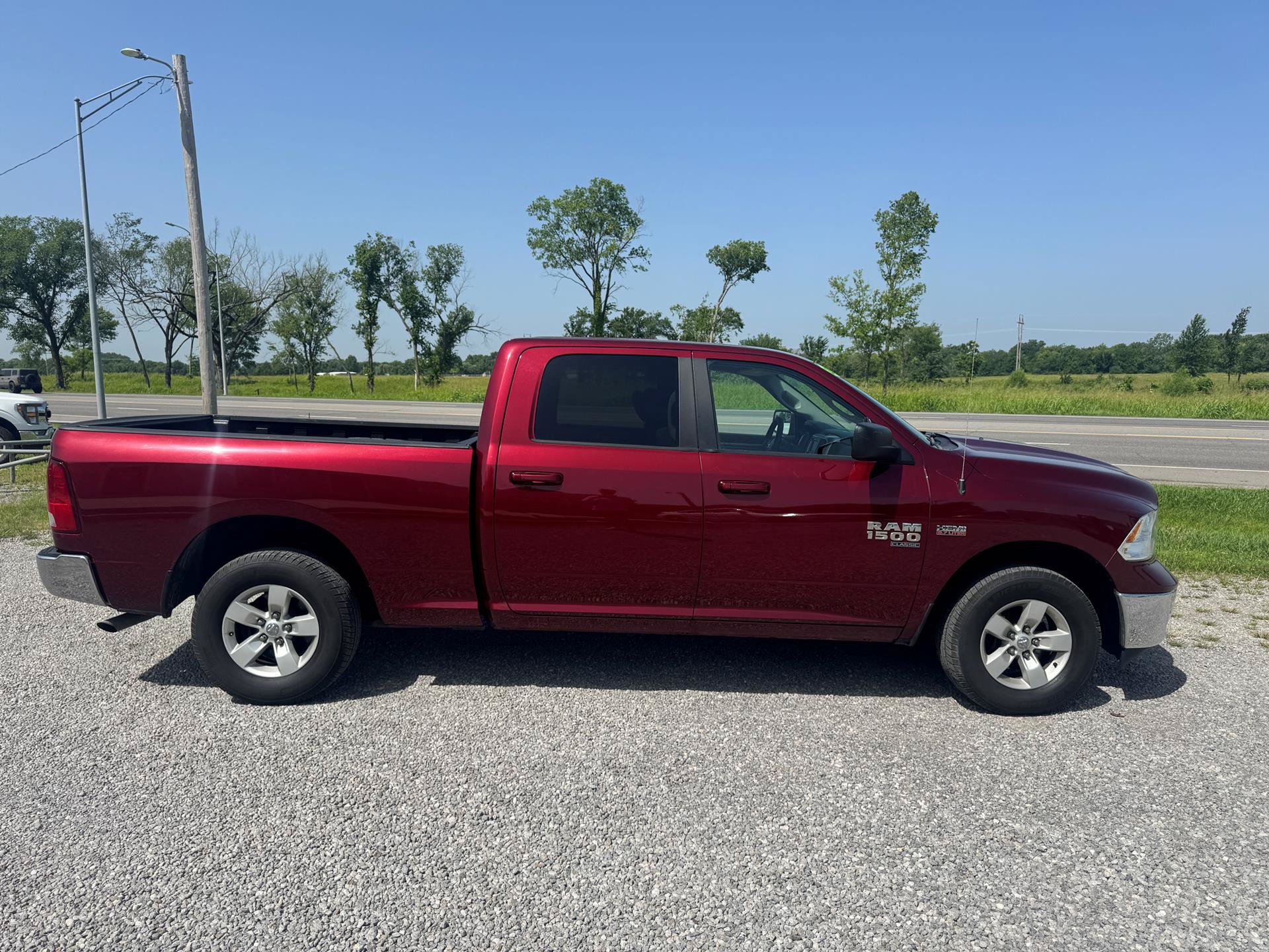 Used 2019 RAM 1500 Classic SLT AWD/4WD image 2