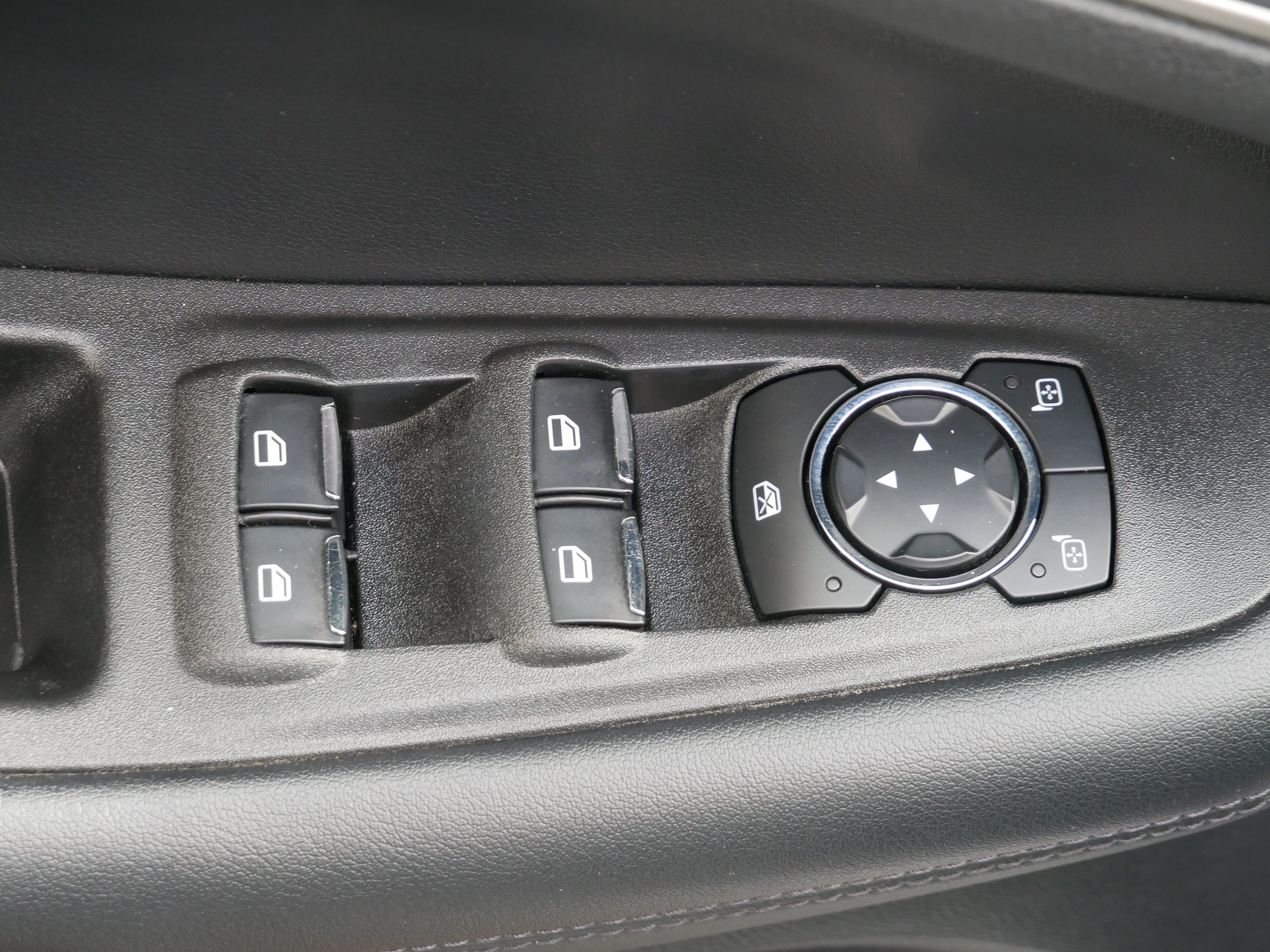 Used 2024 Ford Edge SEL AWD/4WD image 10