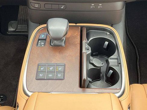 Certified 2023 Lexus LS 500 w/ Accessory Package (Z2) RWD image 17