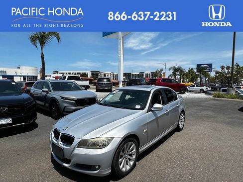 Used 2011 BMW 328i xDrive Sedan AWD/4WD image 1