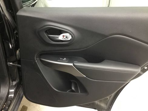 Used 2019 Jeep Cherokee Limited AWD/4WD image 37