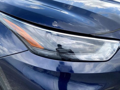 Used 2024 Toyota Highlander XLE FWD image 27