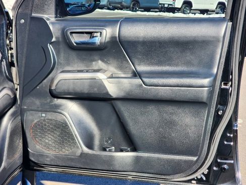 Used 2019 Toyota Tacoma Limited image 10