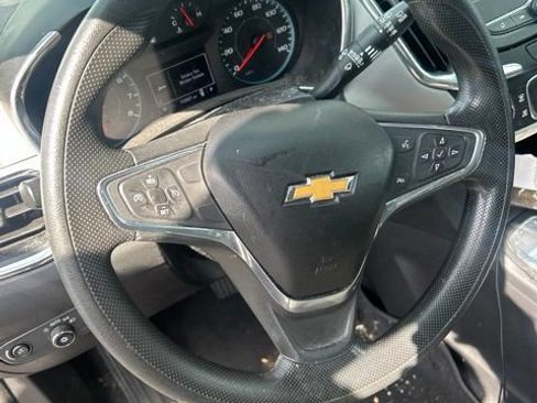 Used 2019 Chevrolet Equinox LS FWD image 26