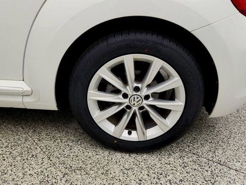Used 2019 Volkswagen Beetle 2.0T SE FWD image 9