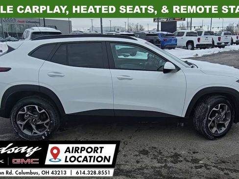 Used 2025 Chevrolet Trax LT w/ LT Convenience Package image 9