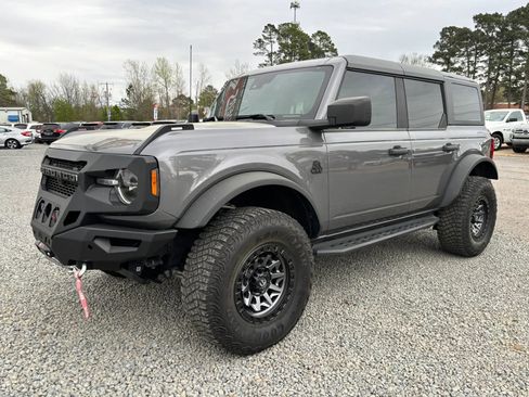 Used 2022 Ford Bronco Black Diamond w/ Sasquatch Package image 3