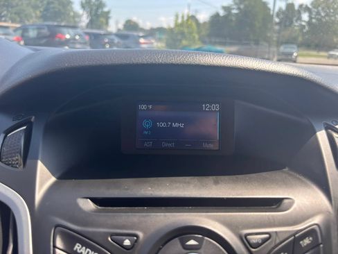 Used 2014 Ford Focus SE FWD image 16
