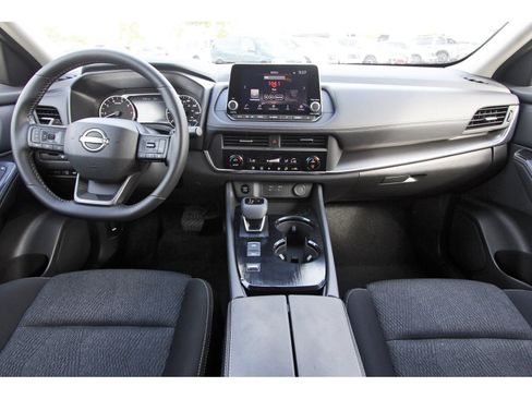 Certified 2025 Nissan Rogue SV FWD image 12