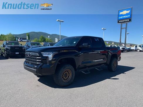 Used 2025 Toyota Tundra Limited AWD/4WD image 3