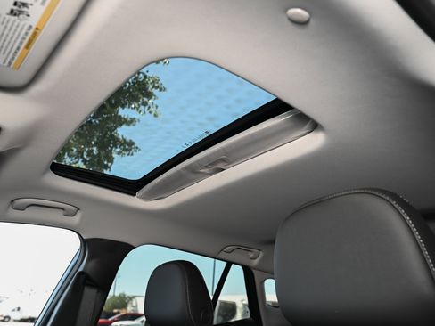 New 2026 Chevrolet Trax LT w/ Sunroof Package image 17