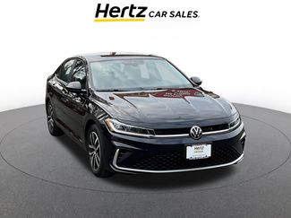 Used 2025 Volkswagen Jetta SE video 1