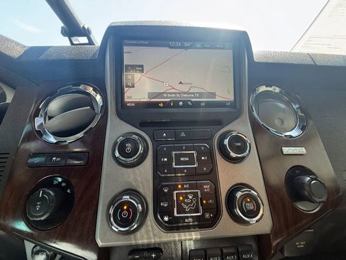 Used 2015 Ford F250 Lariat w/ Lariat Ultimate Package AWD/4WD image 20